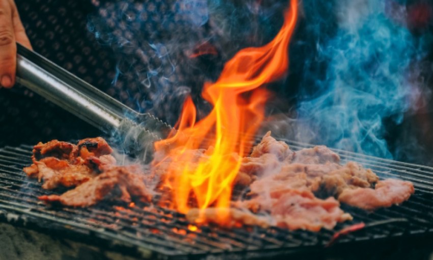 Come usare il barbecue in inverno: guida pratica per cucinare all&rsquo;aperto anche con il freddo