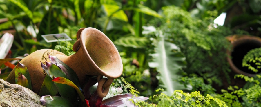 Come valorizzare un piccolo giardino con fontane, vasi e decorazioni adatte