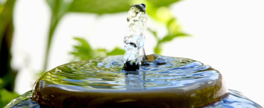 Fontanelle da giardino con ricircolo: cosa sono, come funzionano e perch&eacute; sceglierle