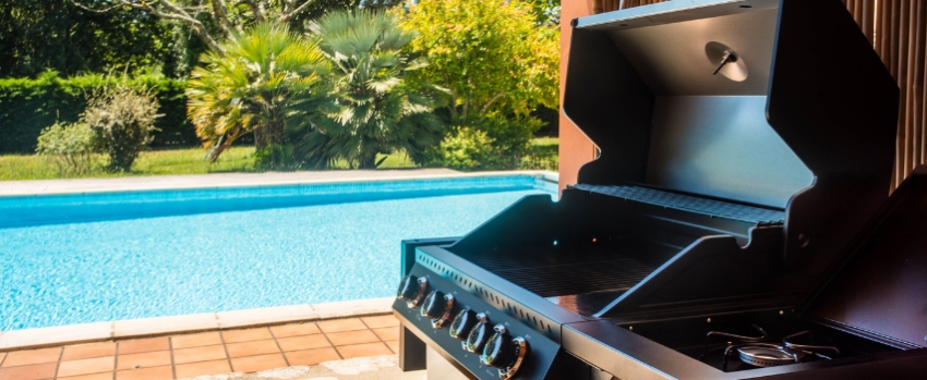 Come creare un angolo barbecue perfetto: consigli su BBQ e forni da esterno